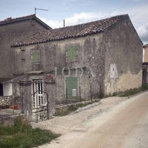 Labin, okolica, kuća za adaptaciju u manjem, mirnom selu