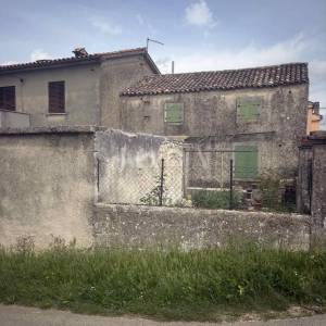 Labin, okolica, kuća za adaptaciju u manjem, mirnom selu