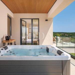 Labin, okolica, moderna Villa s bazenom i privatnim wellnessom