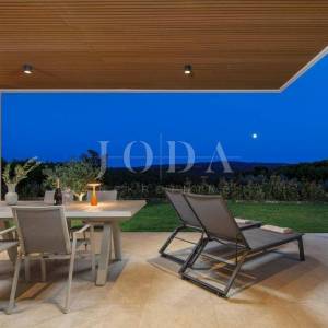 Labin, okolica, moderna Villa s bazenom i privatnim wellnessom