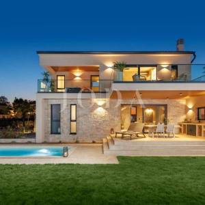 Labin, okolica, moderna Villa s bazenom i privatnim wellnessom