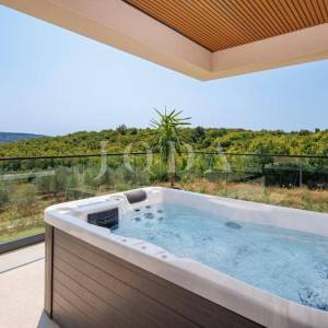 Labin, okolica, moderna Villa s bazenom i privatnim wellnessom