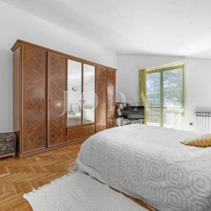 Ližnjan, kuća sa tri stambene jedinice 