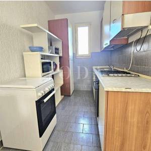 Ližnjan, kuća sa tri stambene jedinice 