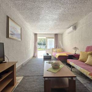 Ližnjan, kuća sa tri stambene jedinice 