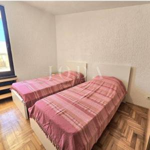 Ližnjan, kuća sa tri stambene jedinice 