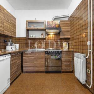 Ližnjan, kuća sa tri stambene jedinice 