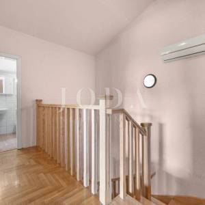 Ližnjan, kuća sa tri stambene jedinice 