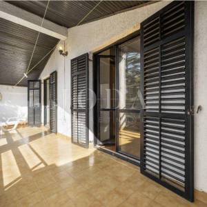 Ližnjan, kuća sa tri stambene jedinice 