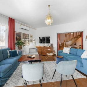 Ližnjan, kuća sa tri stambene jedinice 