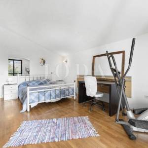 Ližnjan, kuća sa tri stambene jedinice 