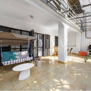 Ližnjan, kuća sa tri stambene jedinice 