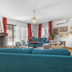 Ližnjan, kuća sa tri stambene jedinice 