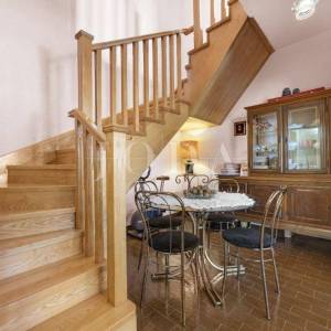 Ližnjan, kuća sa tri stambene jedinice 