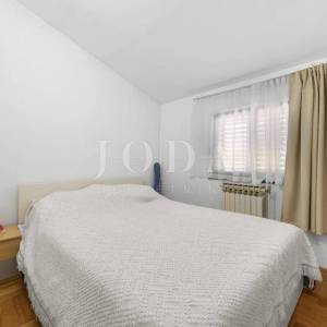 Ližnjan, kuća sa tri stambene jedinice 