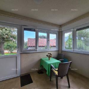 Ližnjan u prodaji  jedna velika i jedna mala kuća.