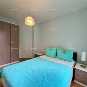 Ližnjan u prodaji  jedna velika i jedna mala kuća.