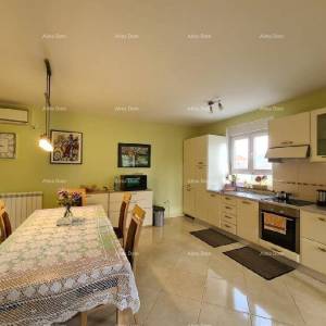 Ližnjan u prodaji  jedna velika i jedna mala kuća.