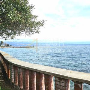 Lovran, stan prvi red do mora 2s+db, 120.26m2 