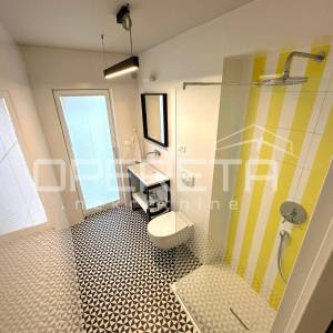 Luksuzan stan na Marjanu s bazenom i garažom. 