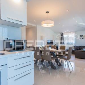 LUKSUZAN STAN U MEDULINU – 95 m² s velikom terasom i parkingom!