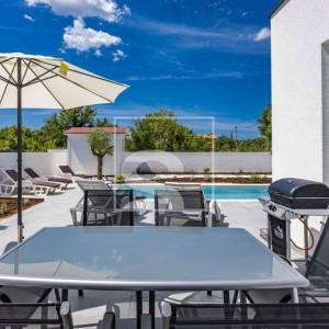 Luksuzna vila s grijanim bazenom u srcu Istre – Štokovci, Svetvinčenat