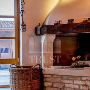 Luksuzni kameni resort – dvije kamene ljepotice s grijanim bazenom i prekrasnim dvorištem, 2 km od mora