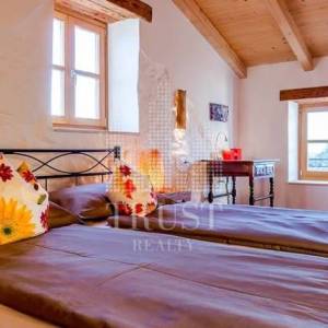 Luksuzni kameni resort – dvije kamene ljepotice s grijanim bazenom i prekrasnim dvorištem, 2 km od mora