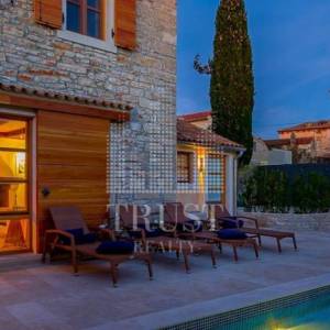 Luksuzni kameni resort – dvije kamene ljepotice s grijanim bazenom i prekrasnim dvorištem, 2 km od mora