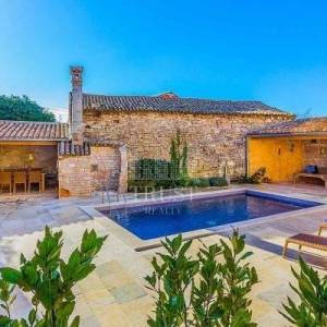 Luksuzni kameni resort – dvije kamene ljepotice s grijanim bazenom i prekrasnim dvorištem, 2 km od mora