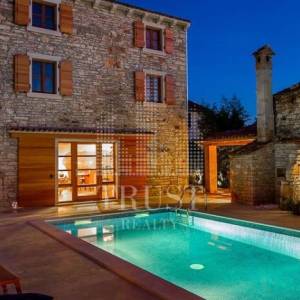 Luksuzni kameni resort – dvije kamene ljepotice s grijanim bazenom i prekrasnim dvorištem, 2 km od mora