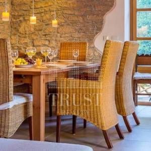 Luksuzni kameni resort – dvije kamene ljepotice s grijanim bazenom i prekrasnim dvorištem, 2 km od mora