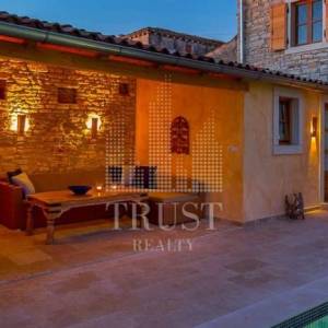 Luksuzni kameni resort – dvije kamene ljepotice s grijanim bazenom i prekrasnim dvorištem, 2 km od mora