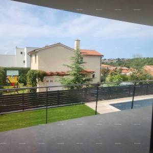 Luksuzni stan s bazenom, novogradnja --Banjole, Volme!Zgrada ima uporabnu dozvolu.