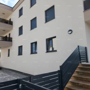 Luksuzni stan s bazenom, novogradnja --Banjole, Volme!