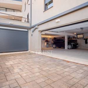 Luksuzni stan u Pješčanoj uvali, prva linija do mora