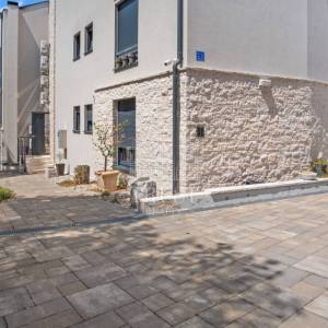 Luksuzni stan u Pješčanoj uvali, prva linija do mora