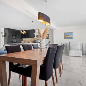 Luksuzni stan u Pješčanoj uvali, prva linija do mora