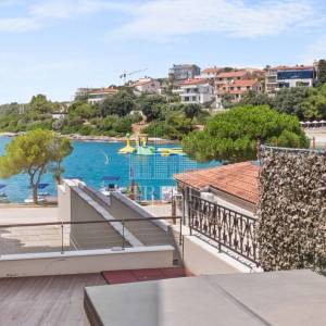 Luksuzni stan u Pješčanoj uvali, prva linija do mora