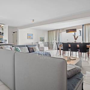 Luksuzni stan u Pješčanoj uvali, prva linija do mora