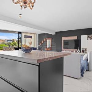 Luksuzni stan u Pješčanoj uvali, prva linija do mora