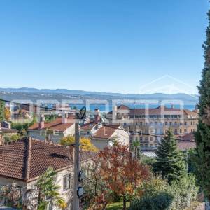 Luksuzni stan za najam u centru Opatije s balkonom i garažom