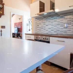 Lungomare – Pula, stan s prostranom terasom i vrtom