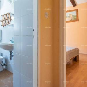 Lungomare – Pula, stan s prostranom terasom i vrtom