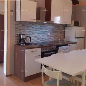 Lungomare – Pula, stan s prostranom terasom i vrtom