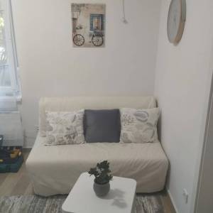 Maksimir-Svetice, novoadaptiran 1-sobni stan 35m2, visoko prizemlje