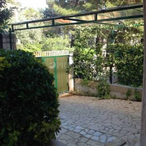 Mali Lošinj, samostojeća kuća s dvije stambene jedinice! 