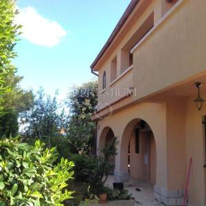 Mali Lošinj, samostojeća kuća s dvije stambene jedinice! 