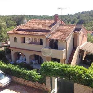 Mali Lošinj, samostojeća kuća s dvije stambene jedinice! 