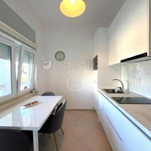 Malinska, apartman u prizemlju s vrtom i parkingom!